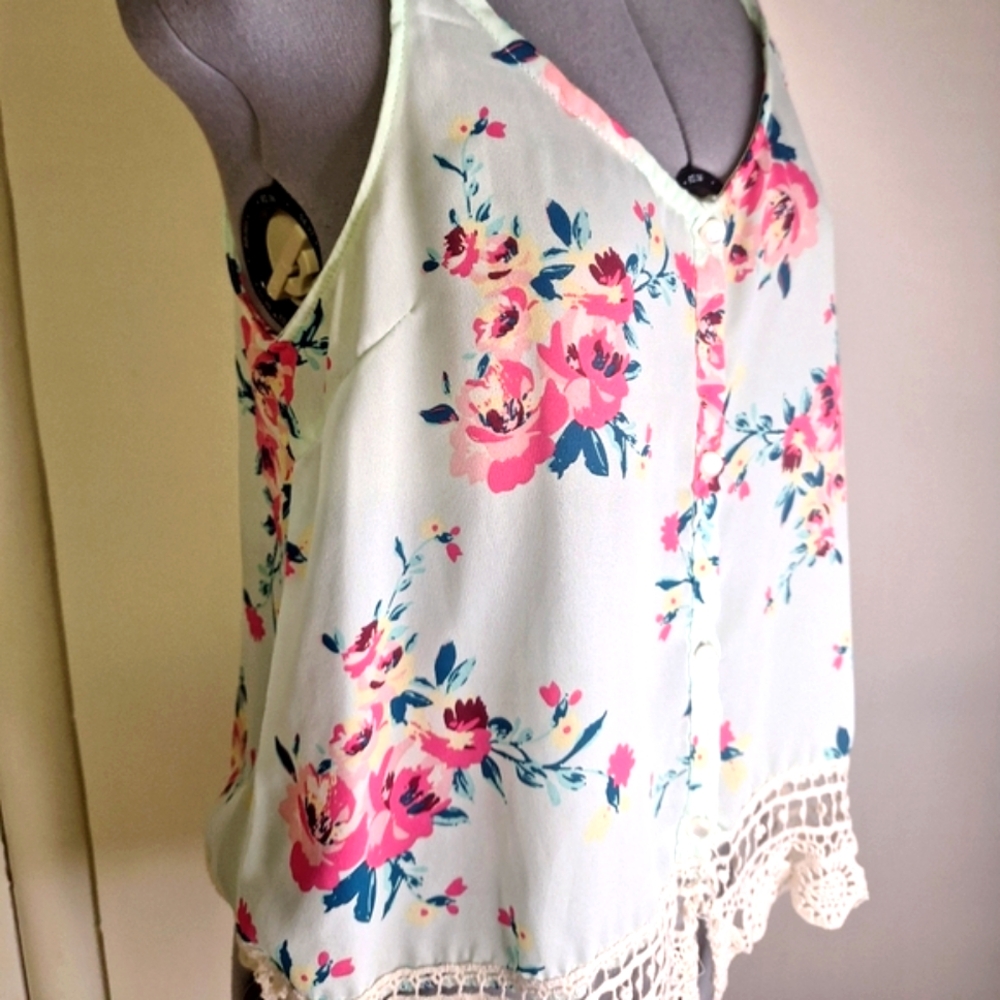 Charlotte Russe Floral Sleeveless Top with Lace Detail Size Large